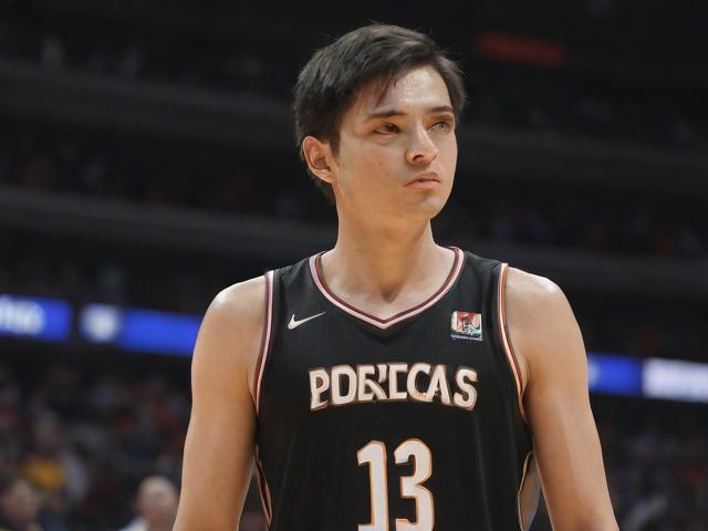 开云体育_ NBA季后赛首轮：强队与黑马的精彩对决，nba赛程开拓者赛程表