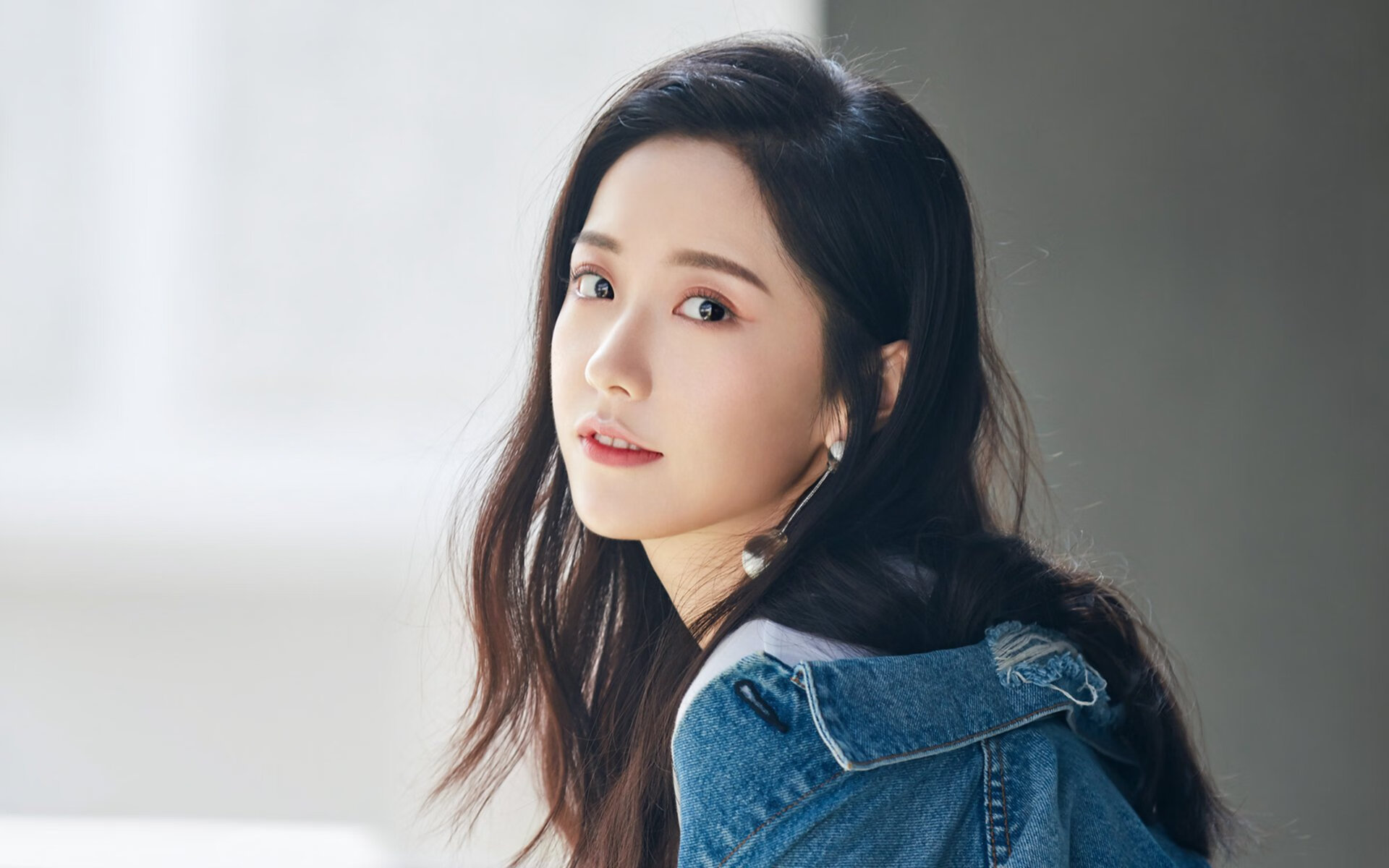 中国足球联赛观众人数创新高，球迷热情高涨，中国足球联赛越来越引人注目