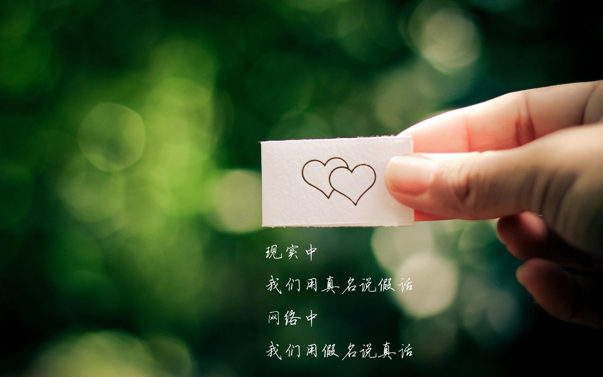 球队保持高压状态通过中前场反抢打出持续压制型比赛节奏，进行高压时,击球点靠后会容易造成