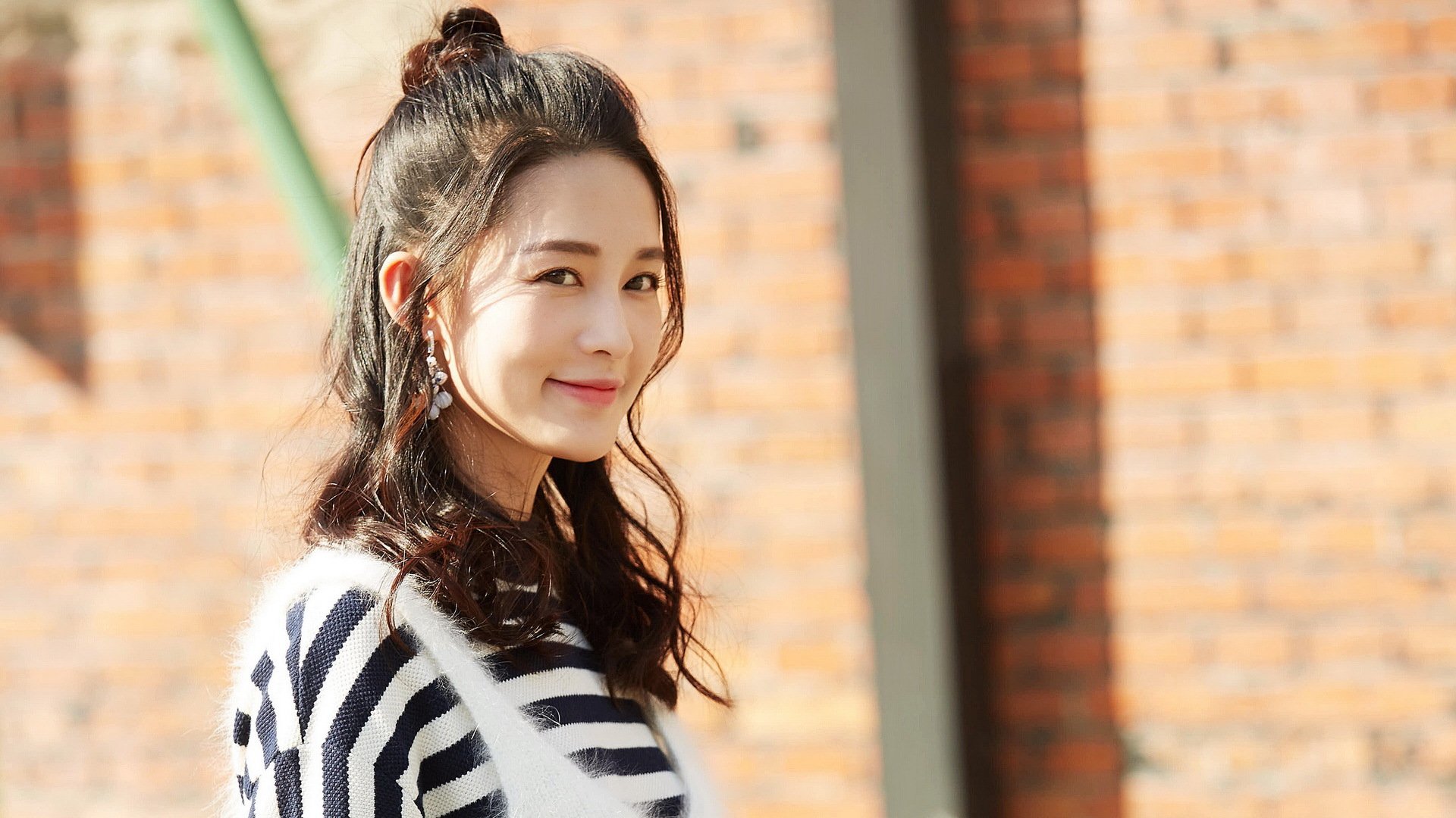 隆戈的冲击力让全黑队进攻节奏变得难以预测，隆的vskill