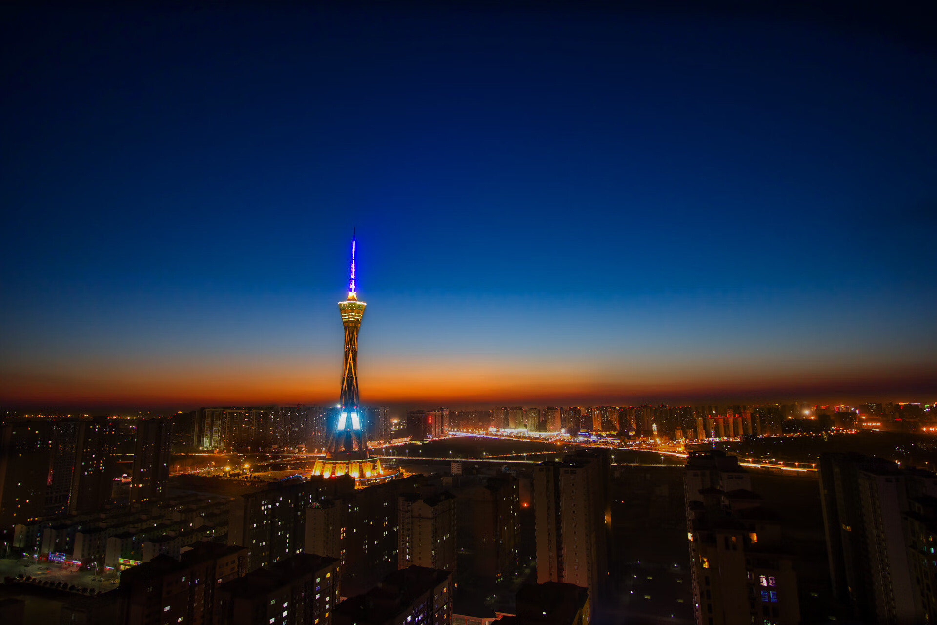 麦金托什稳扎稳打锁定决赛领先位置，麦金托什海报